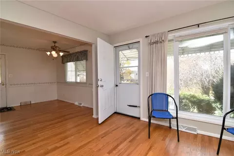 Entry Way - 1541 Hyde Park Ave, Akron, OH 44310 photo 1 of 3