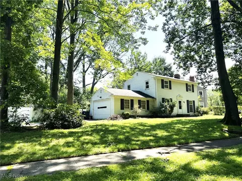 3645 Stoneleigh Rd, Cleveland Heights, OH 44121