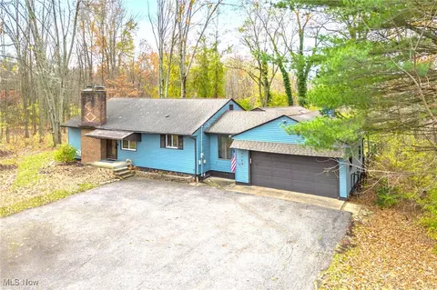 8746 Columbia Rd, Olmsted Falls, OH 44138