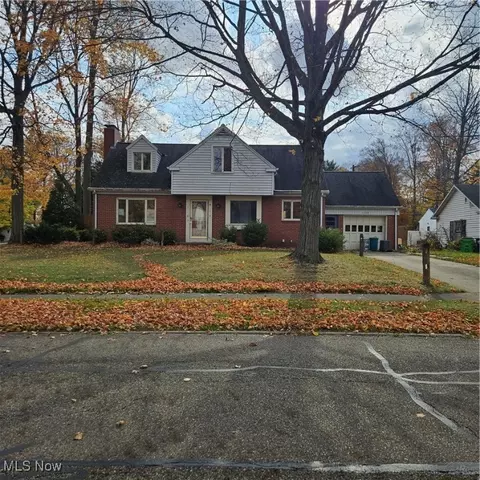 1150 Overlook Dr, Alliance, OH 44601