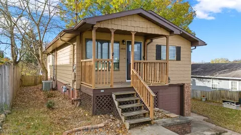 1408 32nd St, Vienna, WV 26105