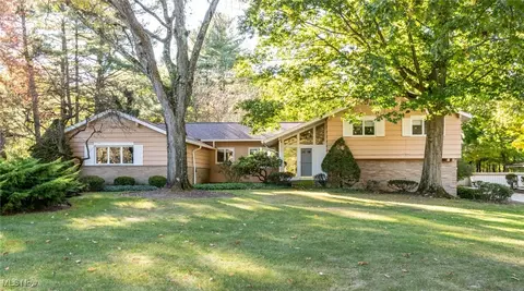3288 Bremerton Rd, Pepper Pike, OH 44124