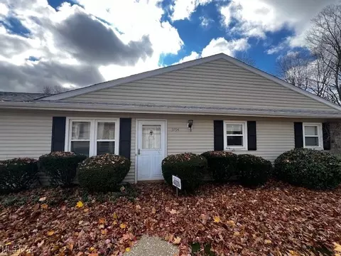 3994 Townhouse Ln, Uniontown, OH 44685
