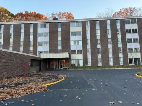 3068 Kent Rd #512, Stow, OH 44224