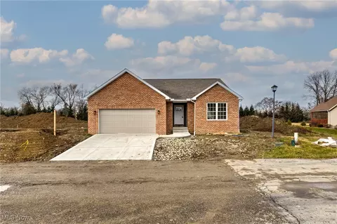 153 Royal Troon, Warren, OH 44484