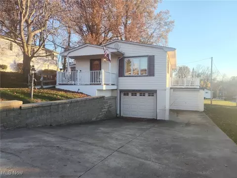 1209 Ivy St, Coshocton, OH 43812