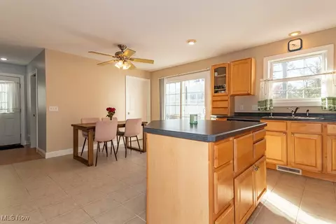 376 E 270th St, Euclid, OH 44132 photo 7