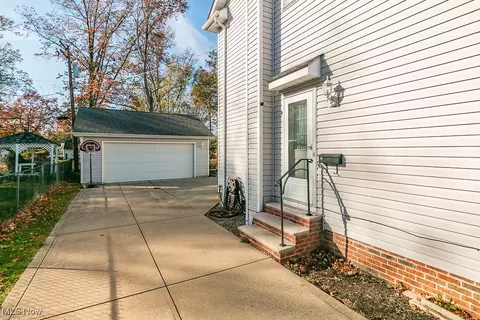 376 E 270th St, Euclid, OH 44132 photo 24