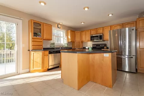 376 E 270th St, Euclid, OH 44132 photo 6