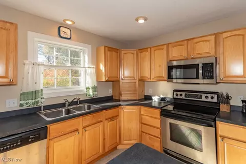 376 E 270th St, Euclid, OH 44132 photo 5