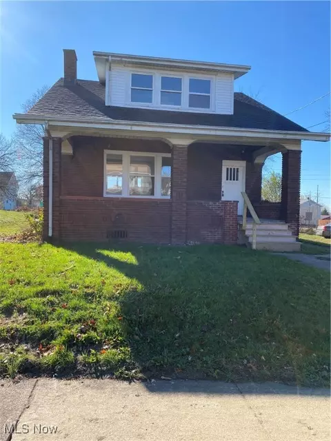 2124 3rd St SE, Canton, OH 44707
