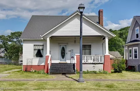 818 N 2nd St, Dennison, OH 44621