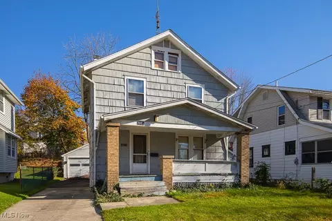 2073 18th St SW, Akron, OH 44314