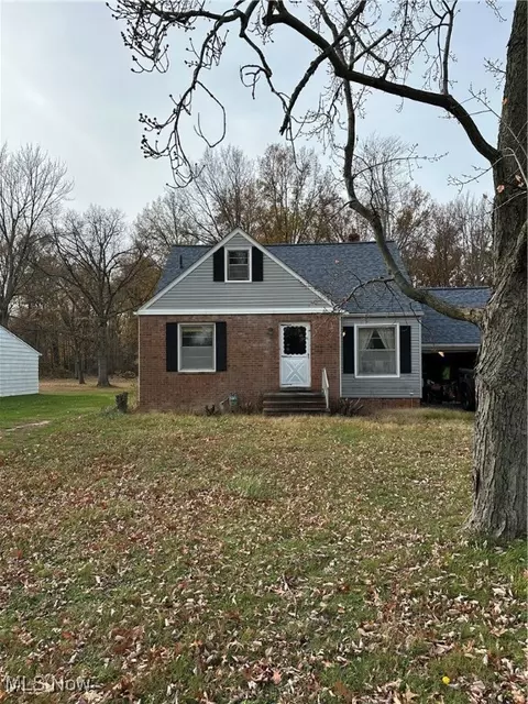 2302 Canterbury Rd, Westlake, OH 44145