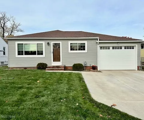 18158 Adams Dr, Strongsville, OH 44149
