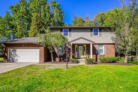 2707 Beaconfield St NW, Uniontown, OH 44685