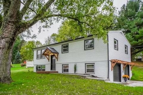 1399 Devon Dr NW, North Canton, OH 44720