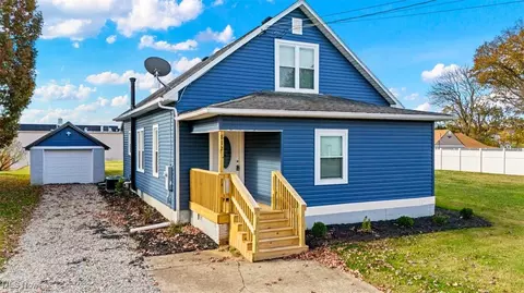 812 16th St, Vienna, WV 26105