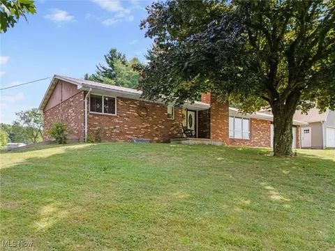 4246 Caddy Rd SW, Bowerston, OH 44695