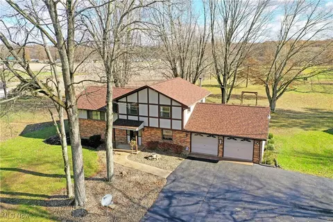 6564 Hoagland Blackstub Rd, Cortland, OH 44410