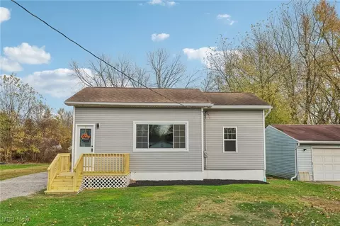 499 3rd St, Geneva, OH 44041 photo 2