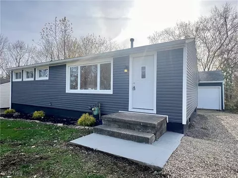 3245 Hilton St NW, Massillon, OH 44646