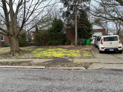 160 Noble Beach Dr, Euclid, OH 44123