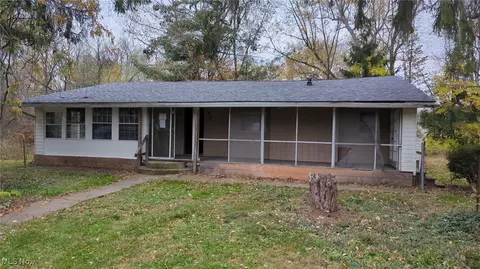 7825 Brownwood Dr NW, Canal Fulton, OH 44614