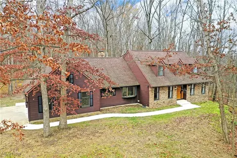 2990 Whispering Pines Dr, Canfield, OH 44406