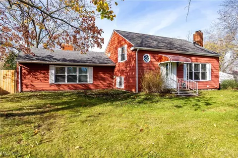 958 W River Rd, Vermilion, OH 44089