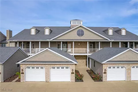 2876 Whispering Shores Dr, Vermilion, OH 44089