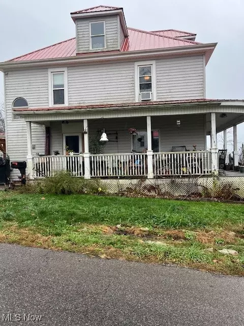 128 1st St, Crooksville, OH 43731