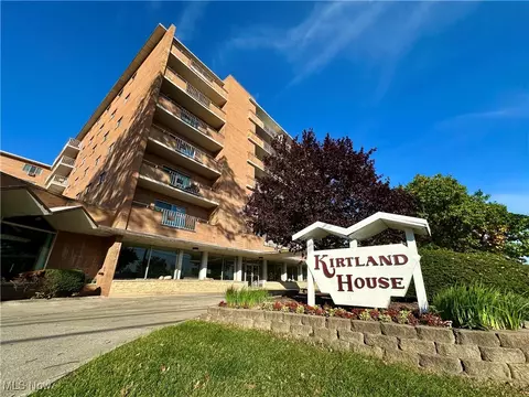 1480 Warren Rd #512, Lakewood, OH 44107
