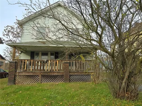 140 Trumbull Ave, Girard, OH 44420