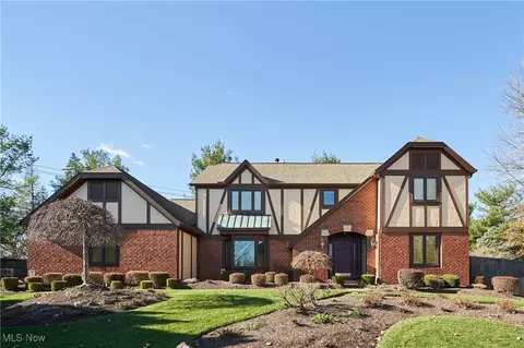 964 Kingsbridge Ct, Akron, OH 44313