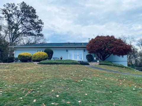 9 Willowbrook Dr, Parkersburg, WV 26104