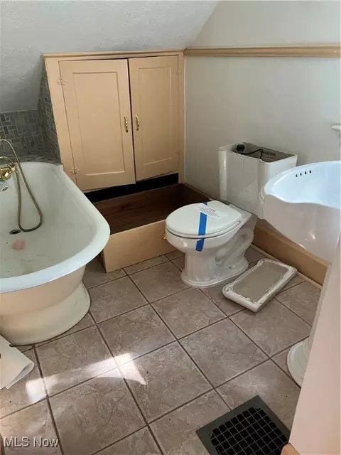Bath - 5232 Woodman Ave, Ashtabula, OH 44004 photo 1 of 1