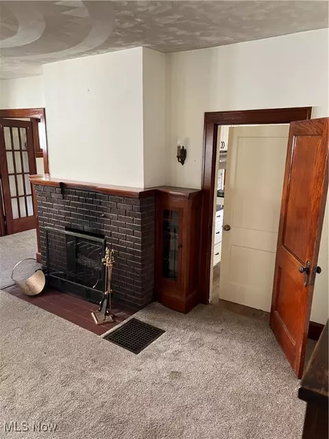 Entry Way - 5232 Woodman Ave, Ashtabula, OH 44004 photo 1 of 2
