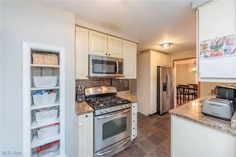 5243 Mayview Rd, Lyndhurst, OH 44124 photo 18