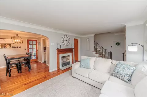 5243 Mayview Rd, Lyndhurst, OH 44124 photo 8
