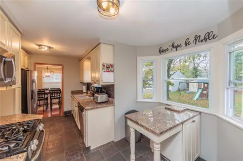 5243 Mayview Rd, Lyndhurst, OH 44124 photo 17