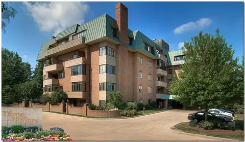 5150 Three Village Dr #3H, Lyndhurst, OH 44124