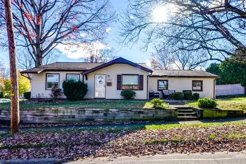 492 Dorset St, Akron, OH 44305
