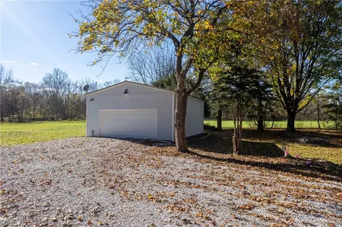 1848 Wright Rd, Akron, OH 44320 photo 6