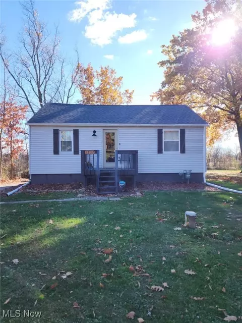 1237 Woods Dr, Tallmadge, OH 44278