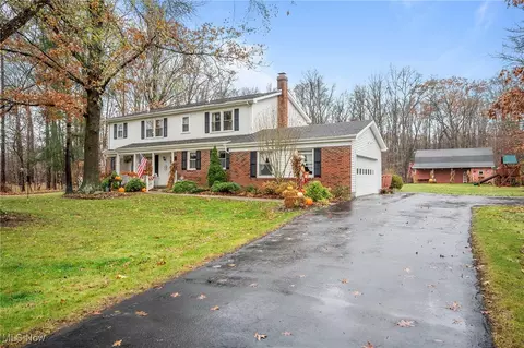 8445 Bridlehurst Trl, Kirtland, OH 44094
