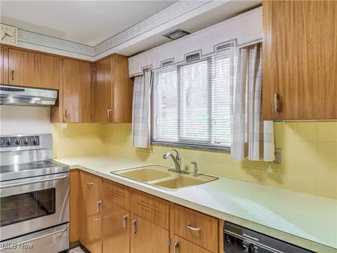 Kitchen - 6576 State Rd, Wadsworth, OH 44281 photo 1 of 4
