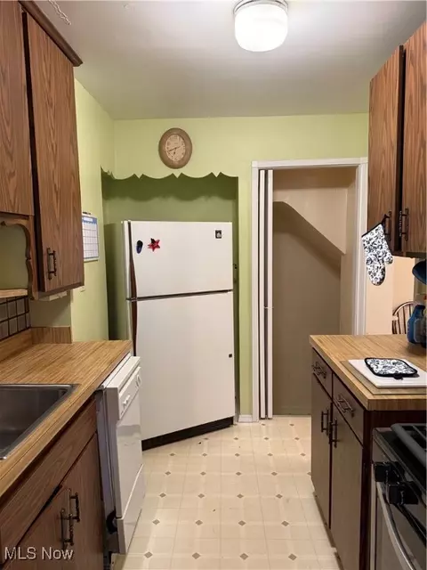 Kitchen - 295 E 250th St, Euclid, OH 44132 photo 2 of 3