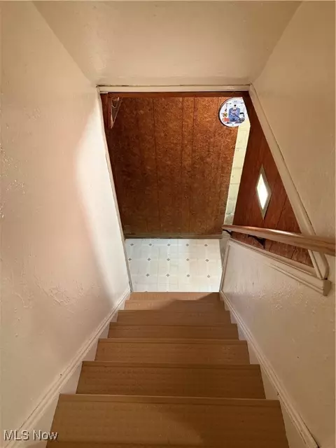 Entry Way - 295 E 250th St, Euclid, OH 44132 photo 5 of 5