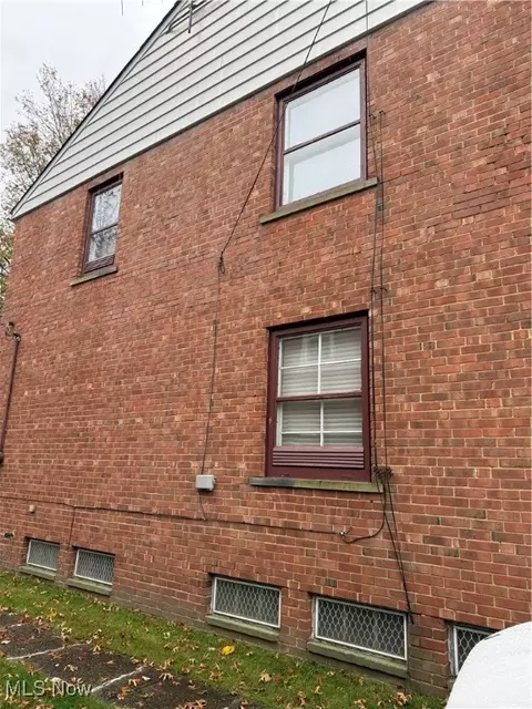 Exterior - 295 E 250th St, Euclid, OH 44132 photo 1 of 2